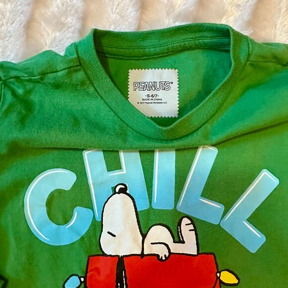 Boy’s Snoopy Christmas Shirt Size 6/7 - Picture 4 of 6